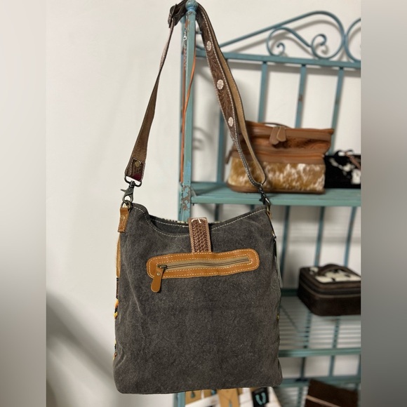 👜 Myra Bag Hand-Tooled Leather & Cowhide Crossbody – Boho Leopard Canvas Rug Bag - Picture 9 of 12